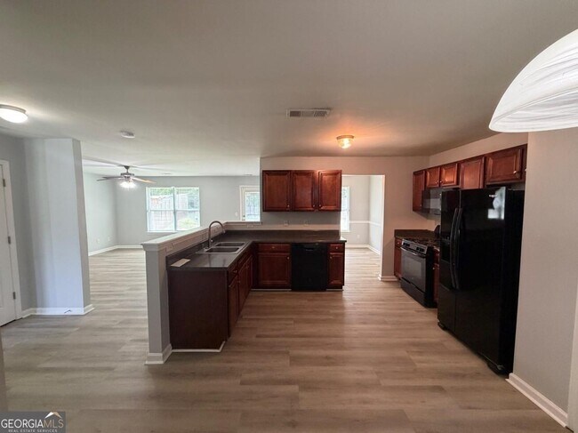 Building Photo - 7279 Laurel Creek Dr