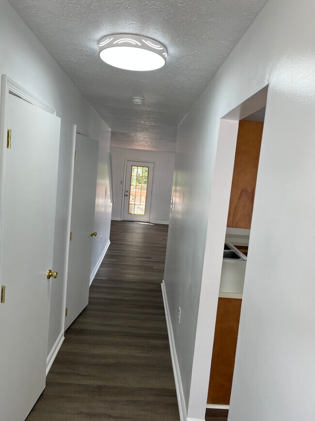 Foto del edificio - 102 Gateway Dr