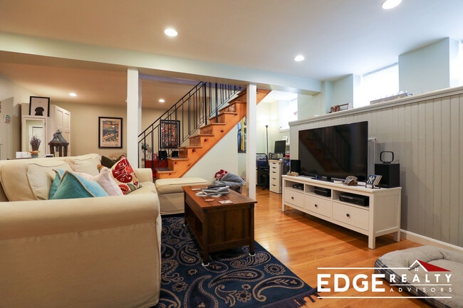 Building Photo - 18 Strathmore Rd