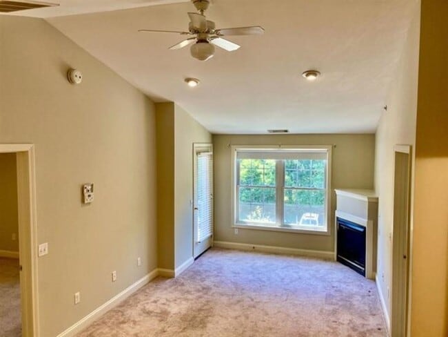 Building Photo - 6 Crestview Cir