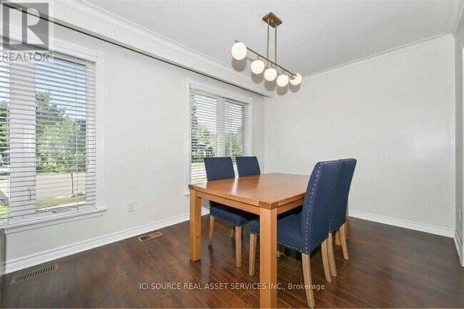 Building Photo - 74 Tansley Ave