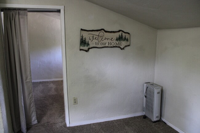 Building Photo - 1320 1/2 Springwater Ave