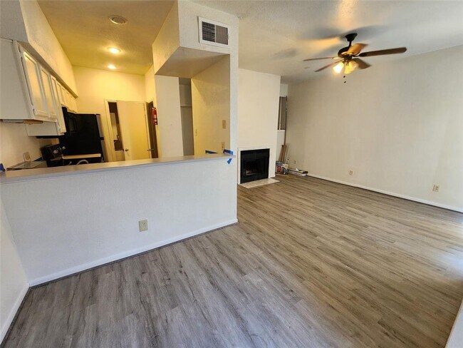 Building Photo - 2121 El Paseo St