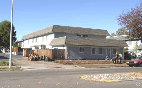 Building Photo - 4421 Fairlands Dr