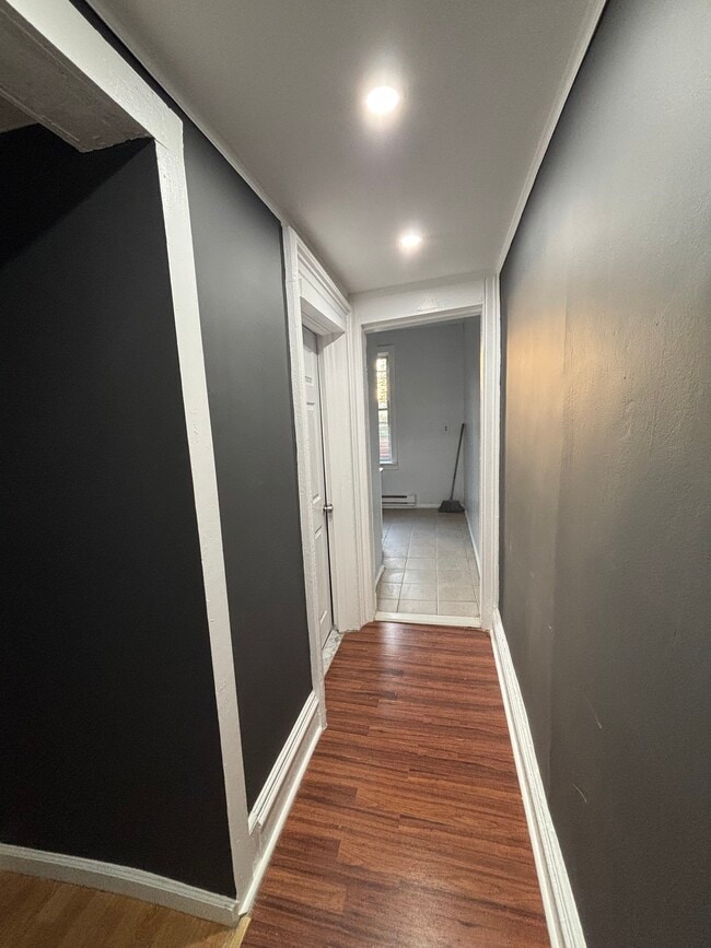 Entrance hallway - 587 Dr Martin Luther King Jr Blvd