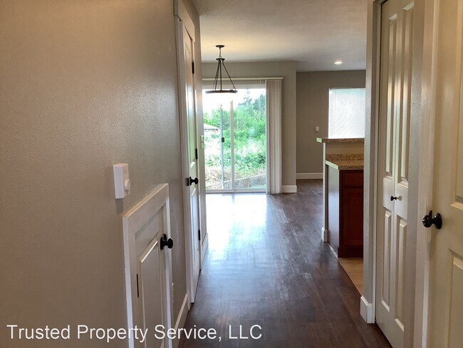 Building Photo - 3 br, 1.5 bath House - 4163 Glacier View Dr.