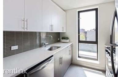 Foto del edificio - 4472 11th St
