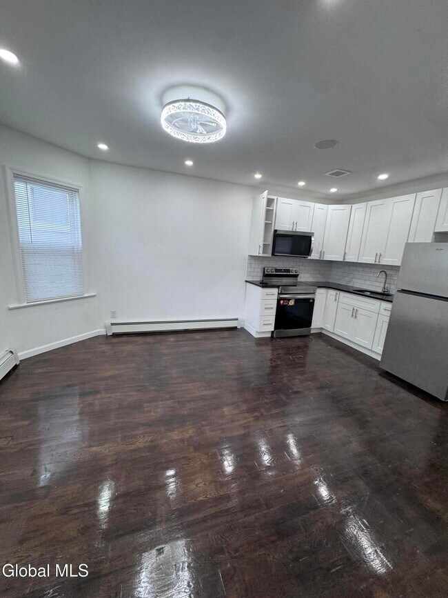 Foto del edificio - 885 Yorkston St