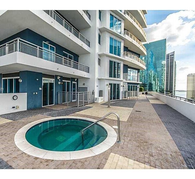 Foto del edificio - 60 SW 13th St
