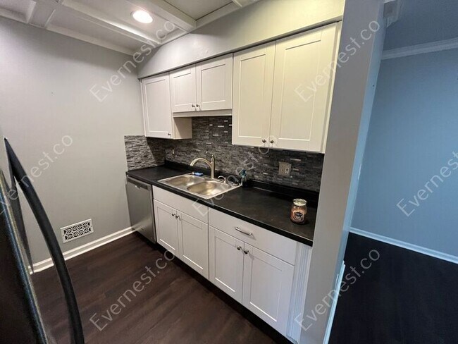 Foto del edificio - 605 Amelia Ave