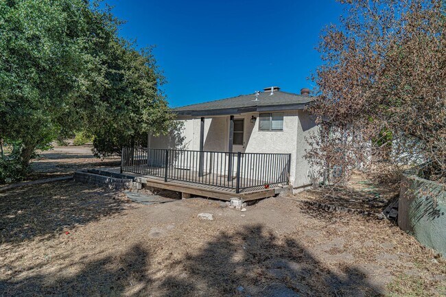Foto del edificio - 30645 1/2 Hume Canyon Road