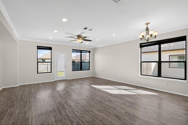 Foto del edificio - 2239 Howry Dr