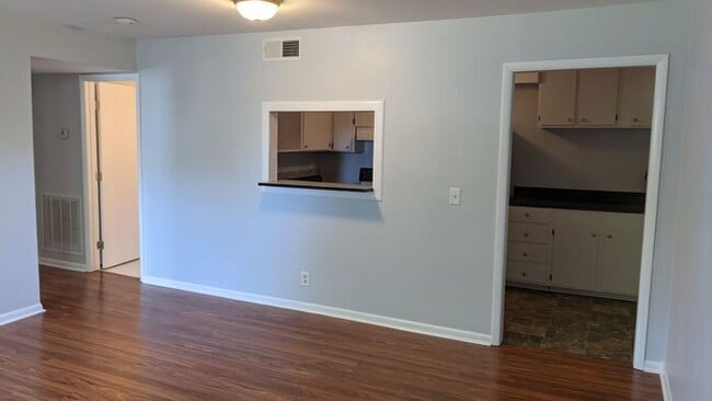 Building Photo - Walking distance to Gulch/Music row! WATER...