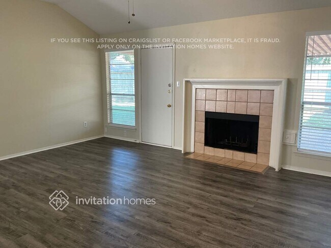 Foto del edificio - 16751 Summer Dawn Ln