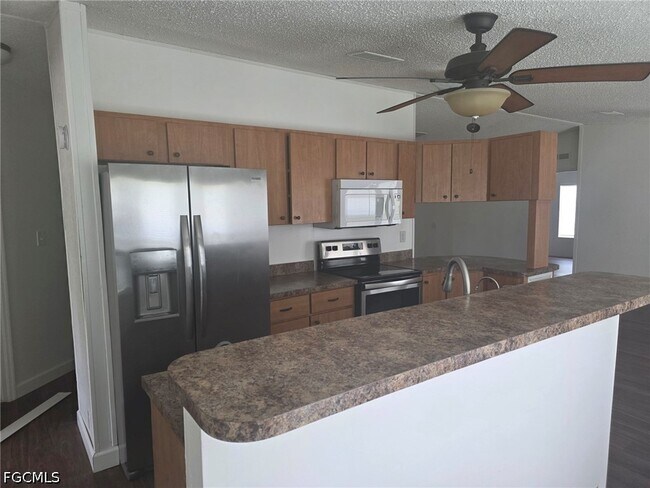 Foto del edificio - 425 Tanner Rd