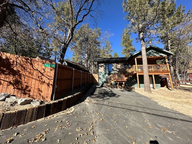 Building Photo - 52810 Sugar Pine Dr