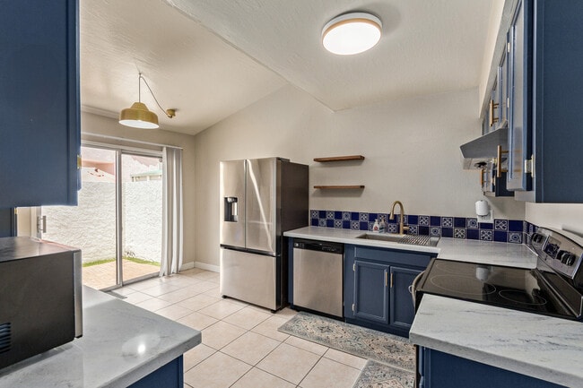 Foto del edificio - 5828 N 8th Pl