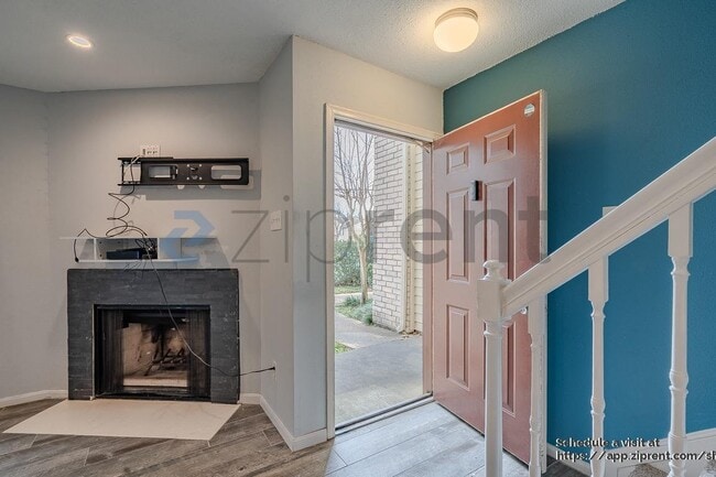 Building Photo - 2120 El Paseo St