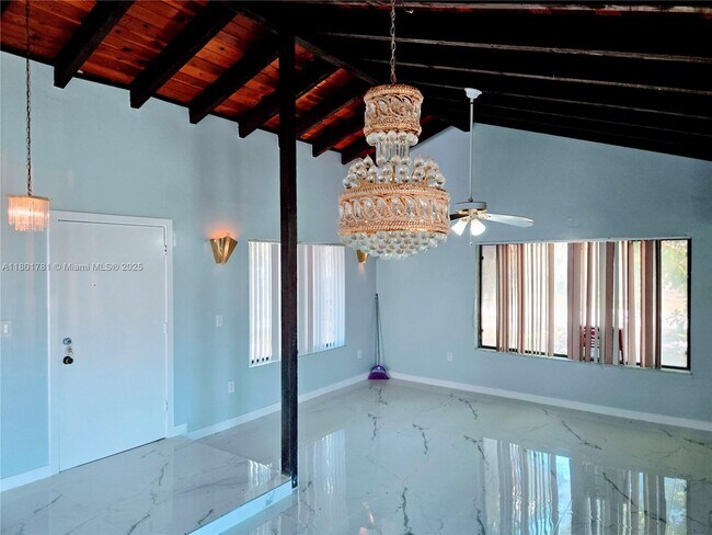 Foto del edificio - 20504 NE 9th Ct