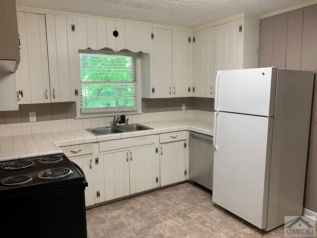 Building Photo - 200 Glencrest Dr