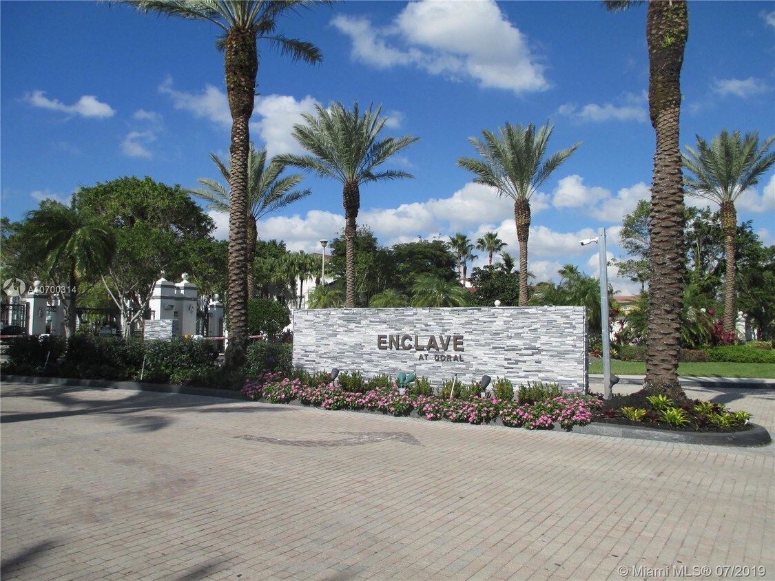 Foto principal - 4560 NW 107th Ave