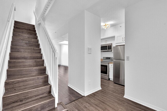 Building Photo - 725 SW 148th Ave
