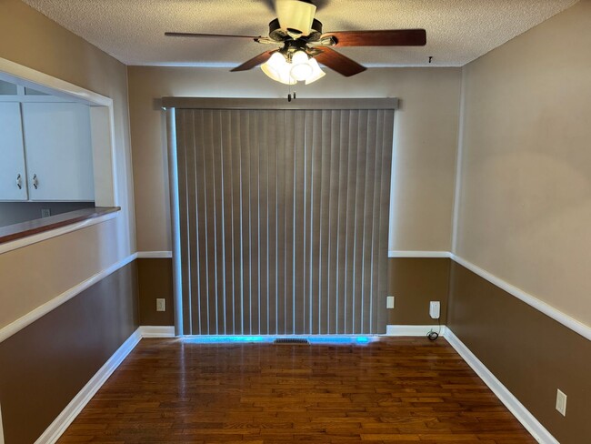 Foto del edificio - Cozy & Spacious 2-Bedroom Home! Brentwood!...