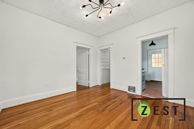 Foto del edificio - 7643-7645 Kipling Ave