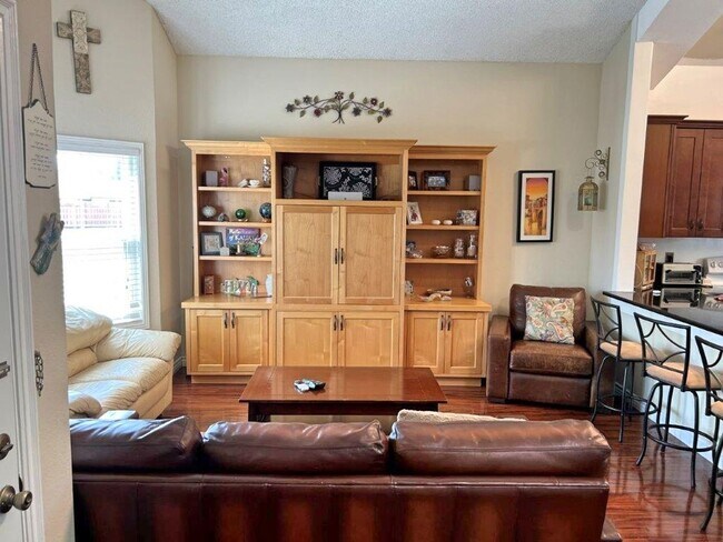 Foto del edificio - BEAUTIFULLY REMODELED 2 STORY VACAVILLE *S...