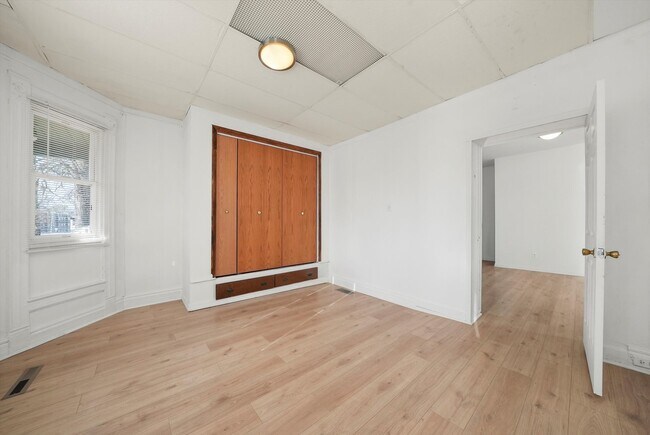Foto del edificio - 1095 E Merchant St