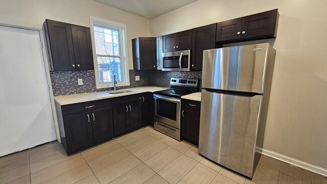 Building Photo - Spacious 3 bedroom 1 bath available soon!