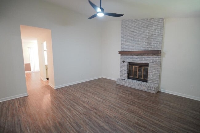 Building Photo - 3027 Oak Hammock Ln