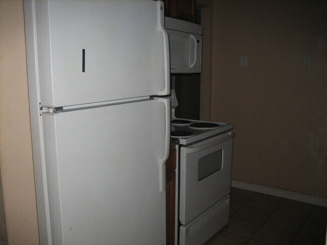 Building Photo - 1 Bed 1 Bath Condo