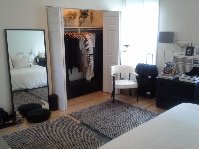 living area with XL closet - 1535 Lombard St
