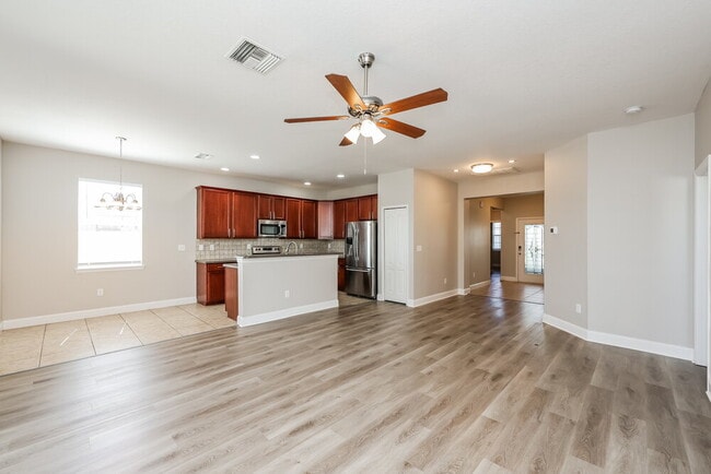 Building Photo - 568 Vista Ridge Dr