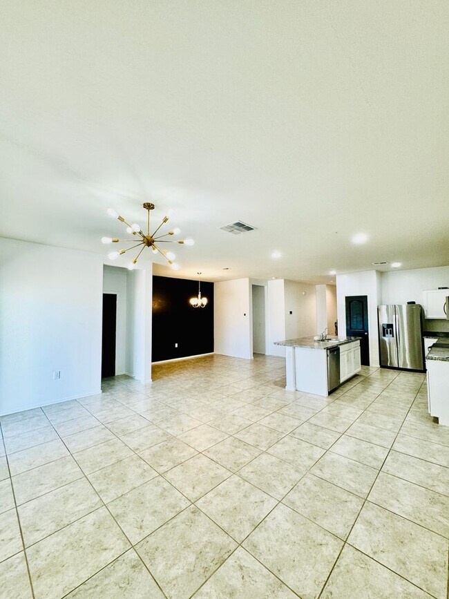 Building Photo - Single Story 3 bedroom 2 bath Magma Ranch