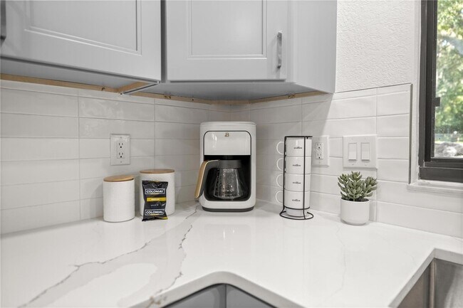 Foto del edificio - 10380 NW 21 St