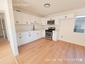 Building Photo - 1219 E 57th St