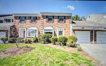 Building Photo - 136 Tunxis Village