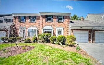 Building Photo - 136 Tunxis Vlg