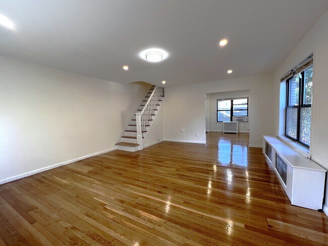 Foto del edificio - 67-135-135 Dartmouth St