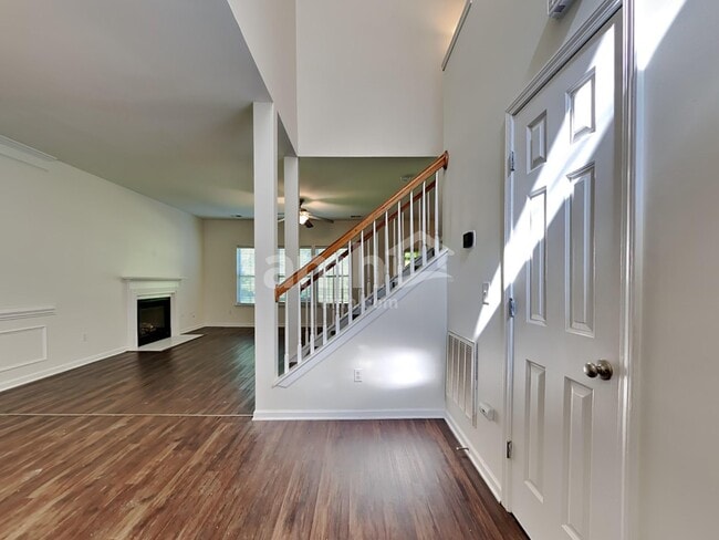 Building Photo - 108 Sarmiento Ln