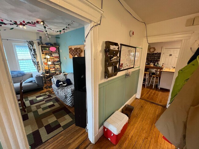 Foto del edificio - Somerville 4 bed Available 9/1