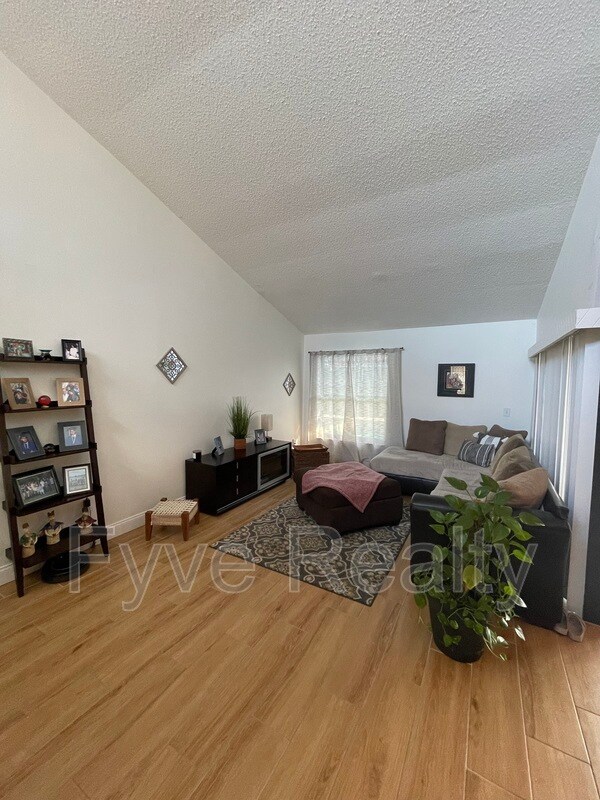 Foto del edificio - 12260 Old Country Rd