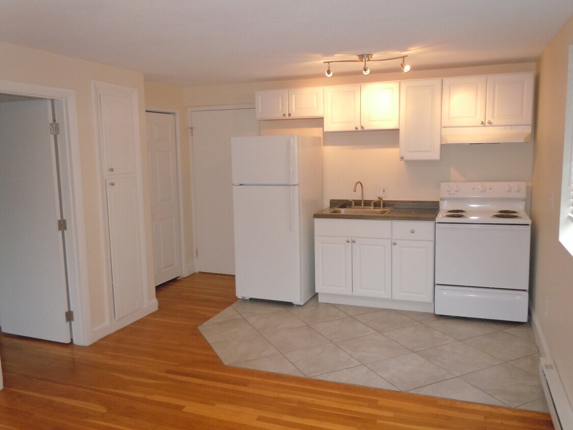 Primary Photo - 447 Pleasant St