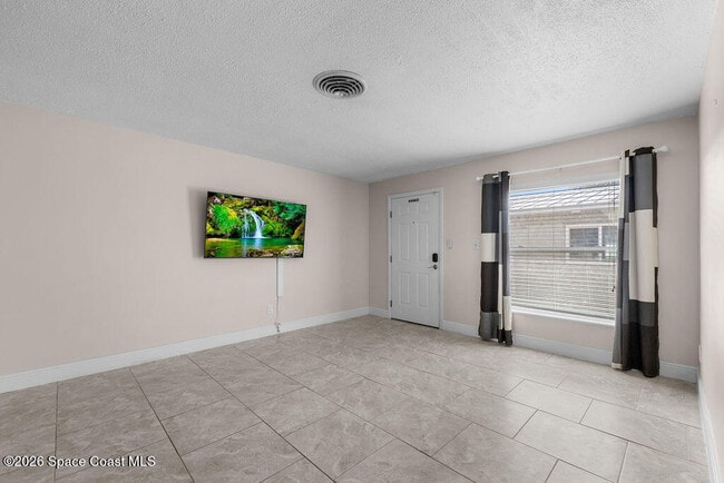 Building Photo - 722 Granada St