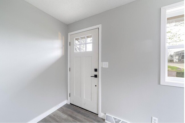 Foto del edificio - 3405 Balboa Ln