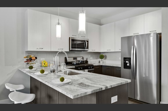 Foto principal - 400 Renaissance Blvd