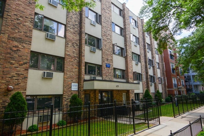 Building Photo - 650 W Wrightwood Ave