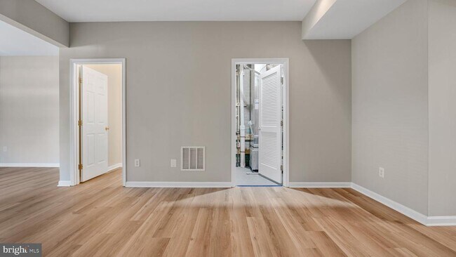 Foto del edificio - 4724 Hanrahan Pl